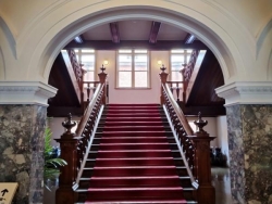 文翔館　旧県庁舎　中央階段