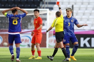 Ryuya Nishio is sees the red, and Japan are reduced to 10 men against china