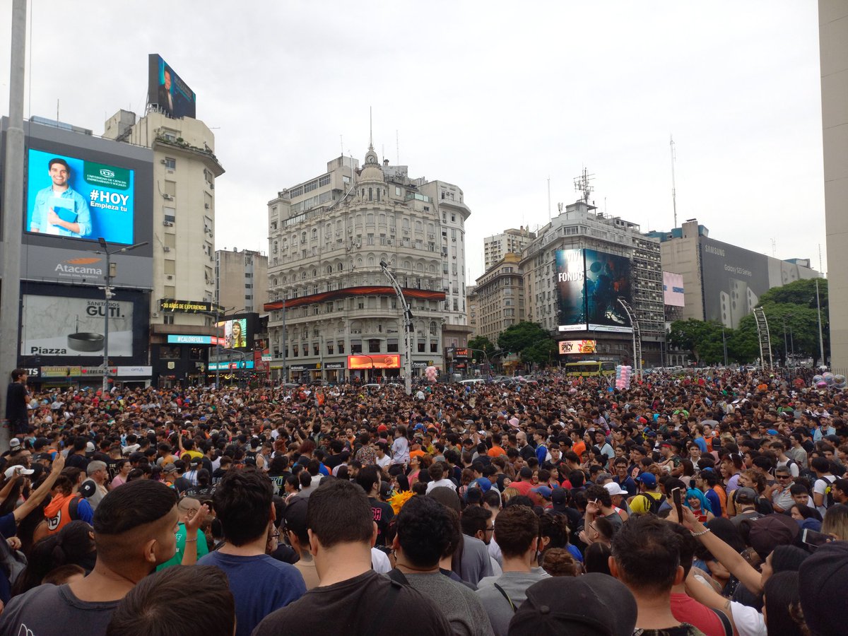 ドラゴンボール大好きなアルゼンチン人、鳥山明追悼のために広場に2万人が集まりAKIRAコール！！　なんで日本ではこういう事やらないんだ？